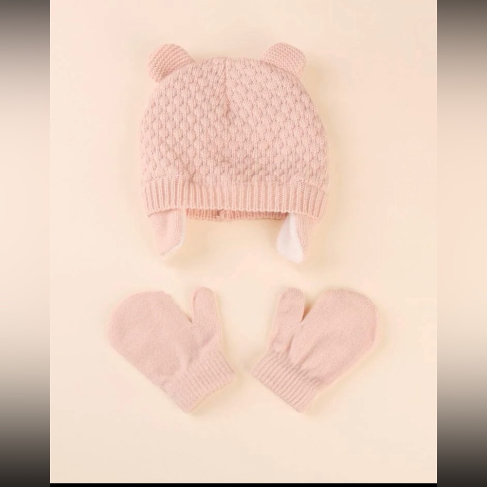 Hat and gloves for baby girls